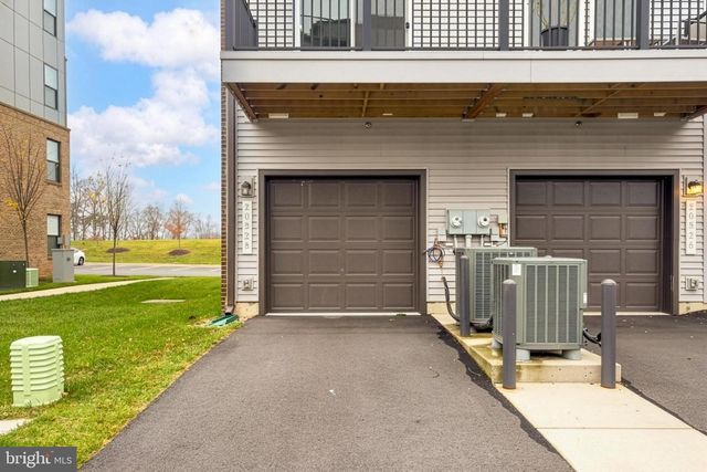 20328 NEWFOUNDLAND SQ, Ashburn, VA 20147