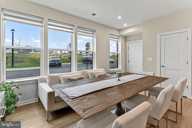 20328 NEWFOUNDLAND SQ, Ashburn, VA 20147