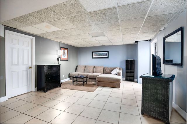 527 Sheffield Drive, Versailles, KY 40383