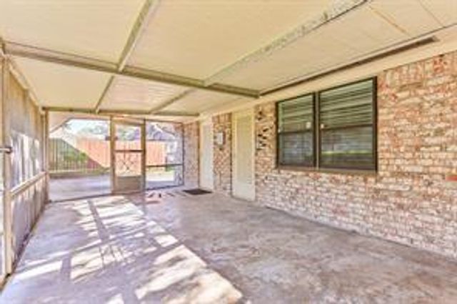 5106 Sleepy Creek Drive, Houston, TX 77017