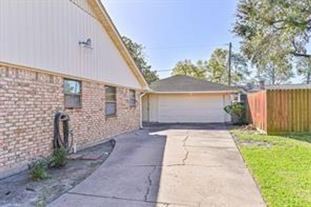 5106 Sleepy Creek Drive, Houston, TX 77017