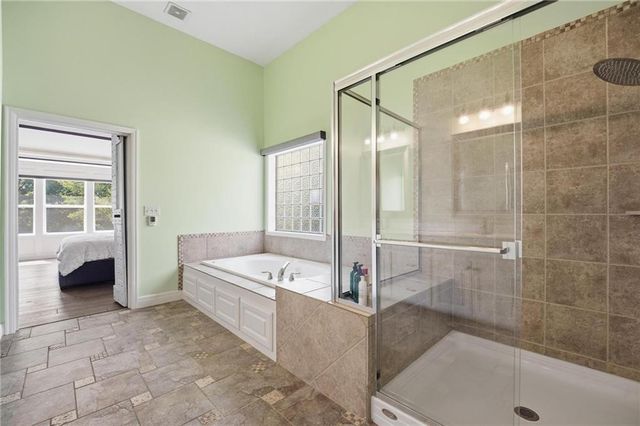 8808 N Oxford Avenue, Kansas City, MO 64157