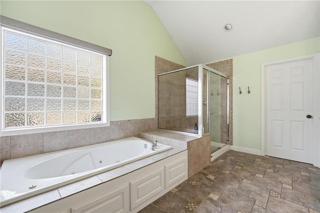 8808 N Oxford Avenue, Kansas City, MO 64157