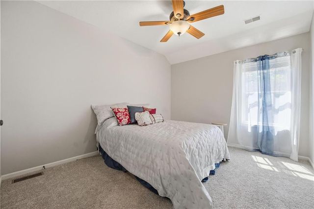 8808 N Oxford Avenue, Kansas City, MO 64157