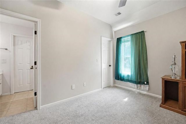 8808 N Oxford Avenue, Kansas City, MO 64157