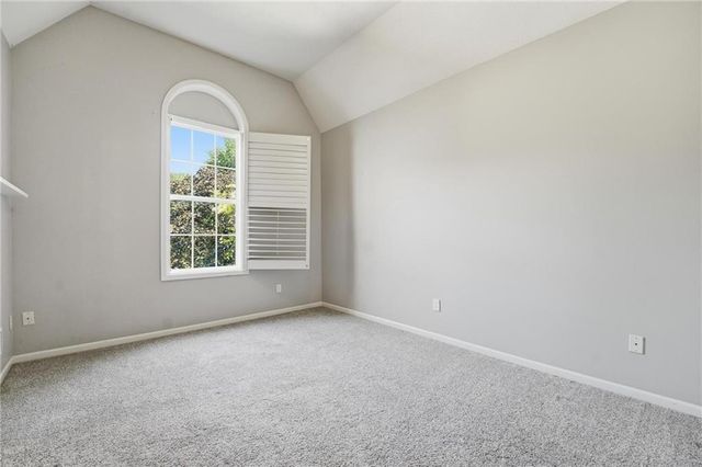 8808 N Oxford Avenue, Kansas City, MO 64157
