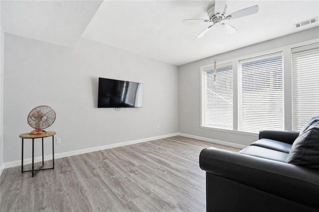8808 N Oxford Avenue, Kansas City, MO 64157