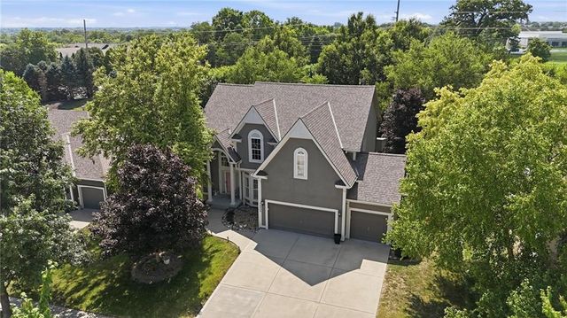 8808 N Oxford Avenue, Kansas City, MO 64157