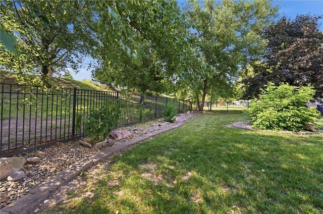 8808 N Oxford Avenue, Kansas City, MO 64157