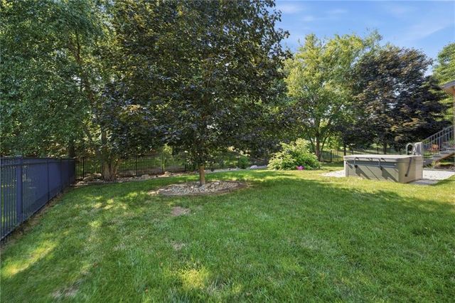8808 N Oxford Avenue, Kansas City, MO 64157