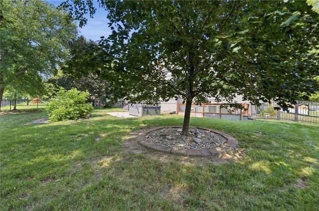 8808 N Oxford Avenue, Kansas City, MO 64157