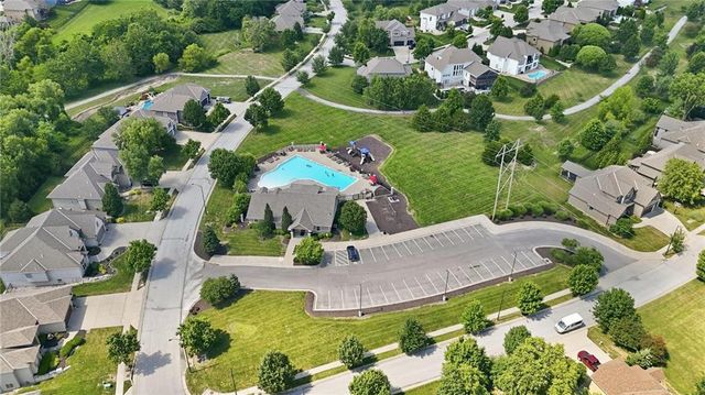 8808 N Oxford Avenue, Kansas City, MO 64157
