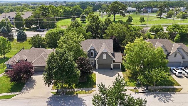 8808 N Oxford Avenue, Kansas City, MO 64157