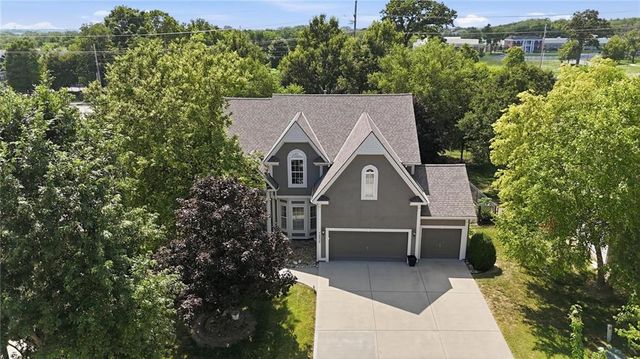 8808 N Oxford Avenue, Kansas City, MO 64157