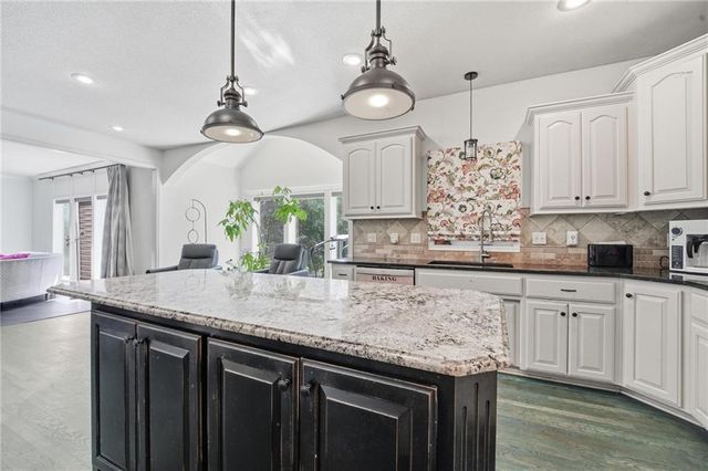 8808 N Oxford Avenue, Kansas City, MO 64157