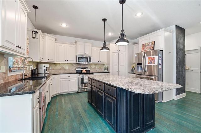 8808 N Oxford Avenue, Kansas City, MO 64157