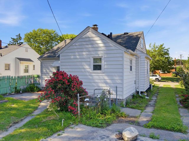 15638 Evergreen Avenue, Eastpointe, MI 48021