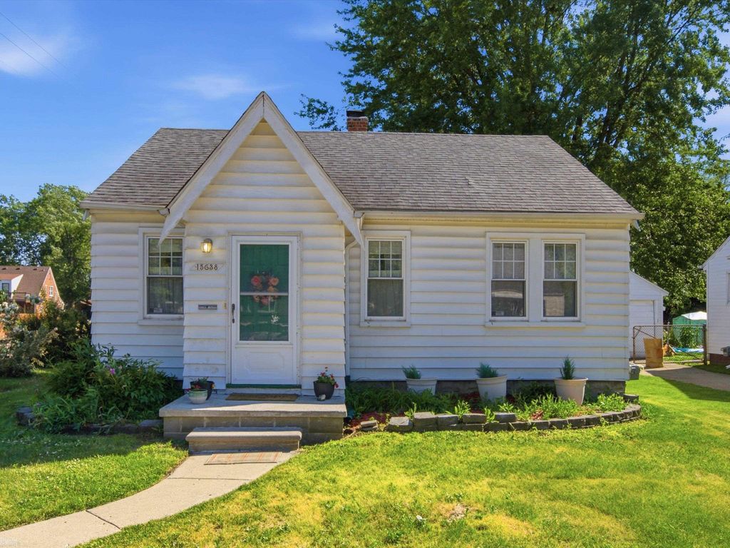 15638 Evergreen Avenue, Eastpointe, MI 48021