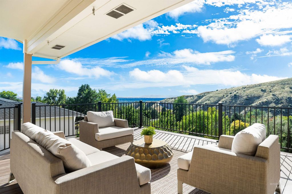 4055 N La Mesita Way, Boise, ID 83702