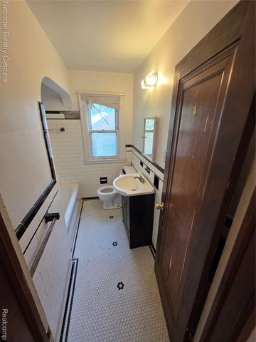 244 LENOX Street Ne, Detroit, MI 48215