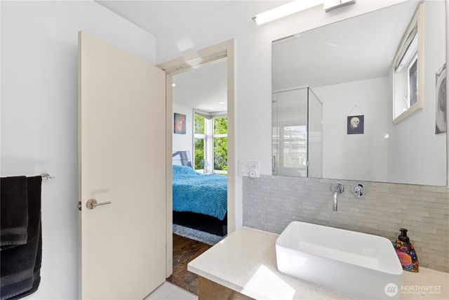 165 20th Avenue, Seattle, WA 98122