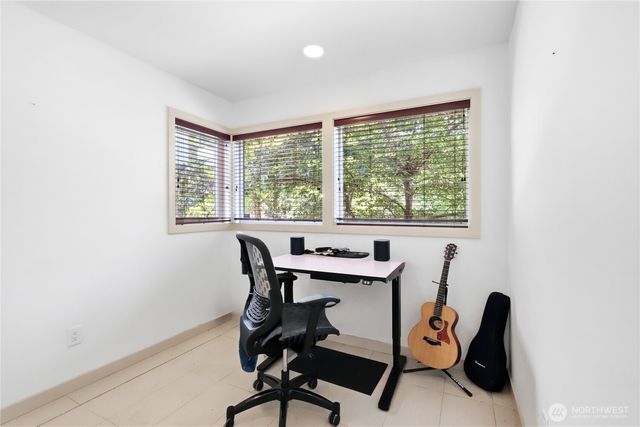 165 20th Avenue, Seattle, WA 98122