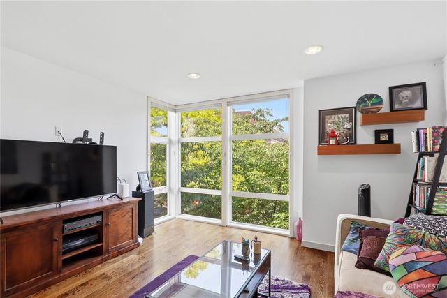 165 20th Avenue, Seattle, WA 98122