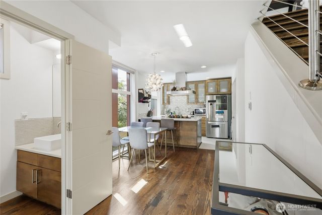 165 20th Avenue, Seattle, WA 98122