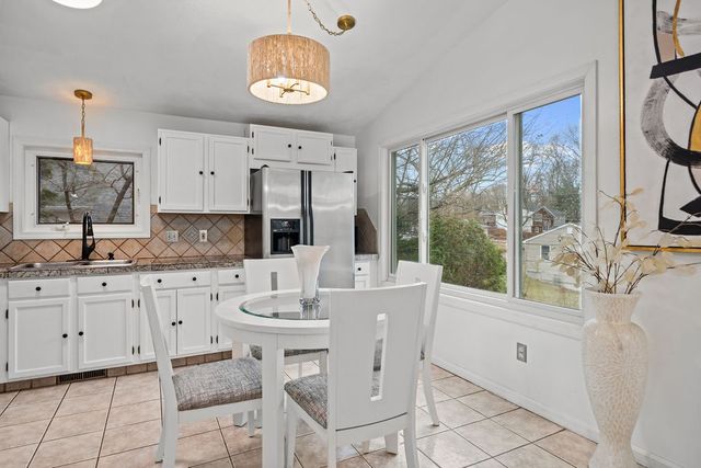 6 Tennyson Road, Warwick, RI 02888