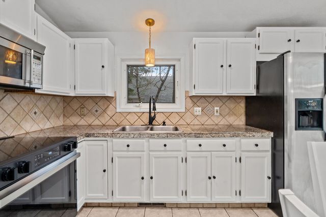 6 Tennyson Road, Warwick, RI 02888