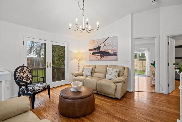 6 Tennyson Road, Warwick, RI 02888