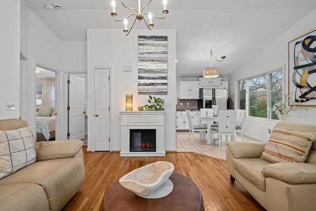 6 Tennyson Road, Warwick, RI 02888