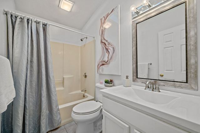 6 Tennyson Road, Warwick, RI 02888