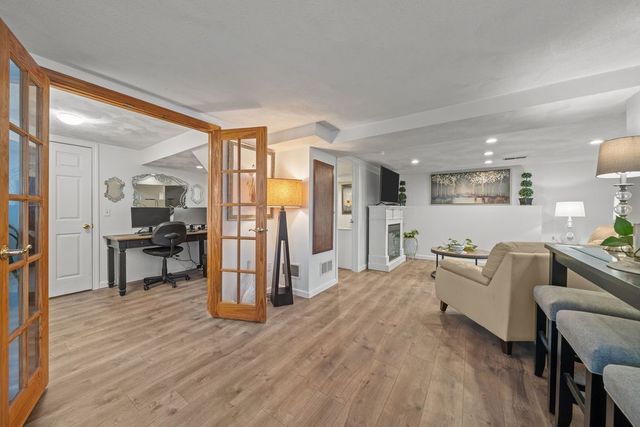 6 Tennyson Road, Warwick, RI 02888