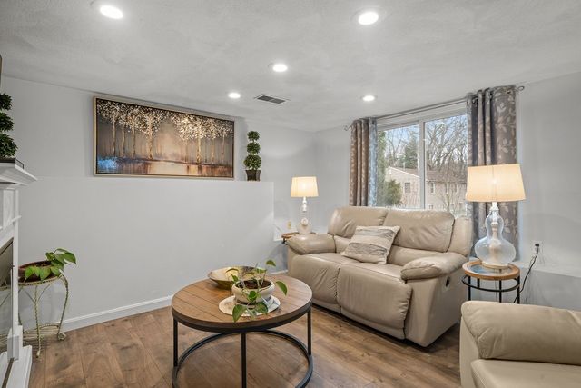 6 Tennyson Road, Warwick, RI 02888