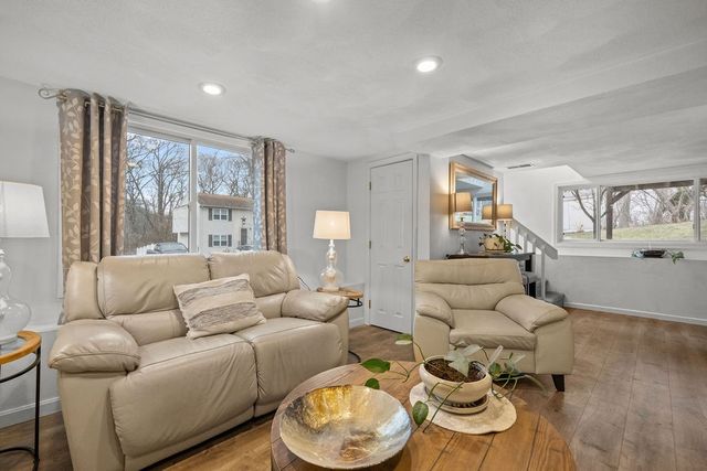 6 Tennyson Road, Warwick, RI 02888