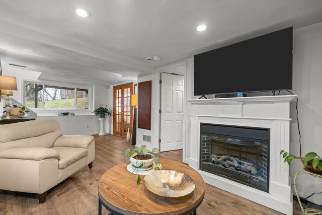 6 Tennyson Road, Warwick, RI 02888