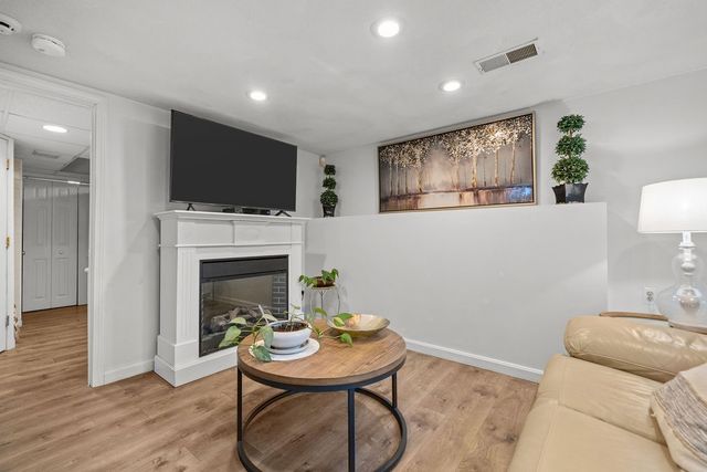 6 Tennyson Road, Warwick, RI 02888