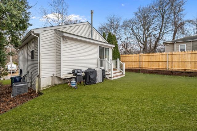 6 Tennyson Road, Warwick, RI 02888