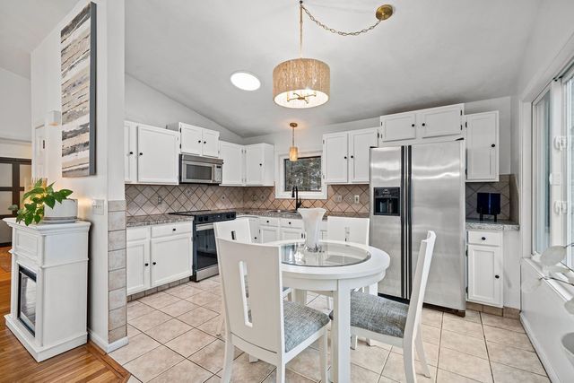 6 Tennyson Road, Warwick, RI 02888