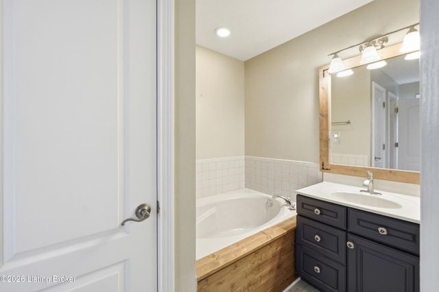 5141 Craigs Creek Dr, Louisville, KY 40241