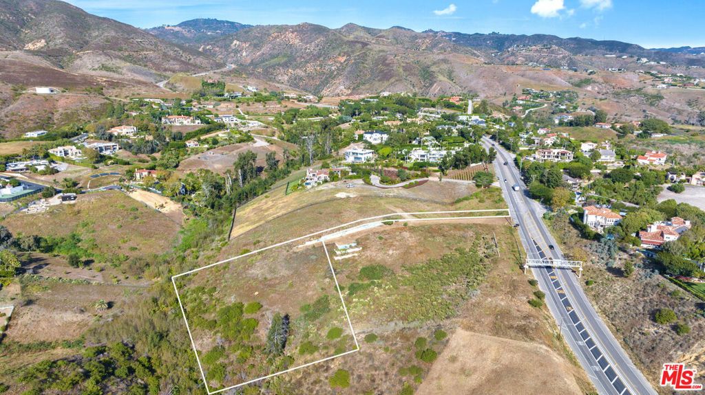 Image 8 of property listing at 6061 Kanan Dume Road, Malibu, CA 90265