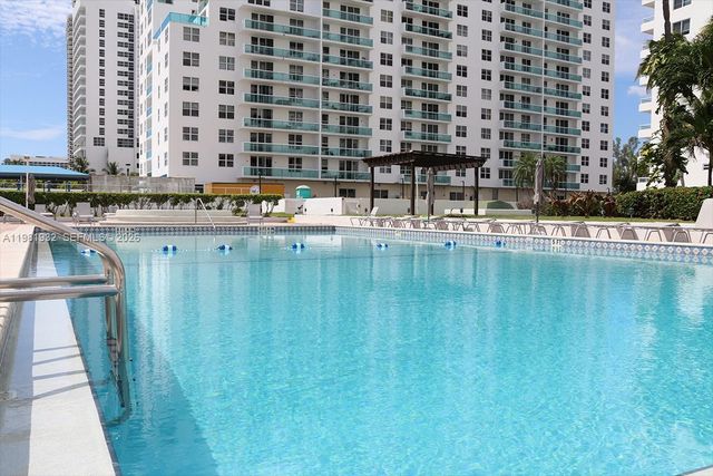 5005 Collins Ave 518, Miami Beach, FL 33140