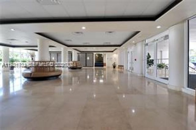 5005 Collins Ave 518, Miami Beach, FL 33140