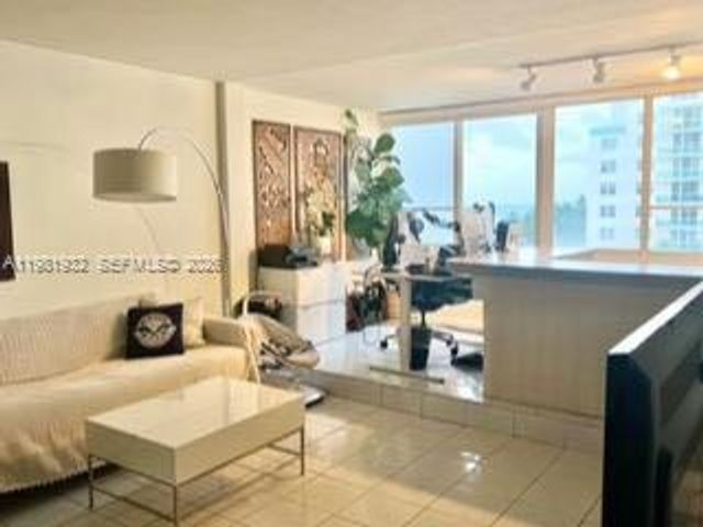 5005 Collins Ave 518, Miami Beach, FL 33140