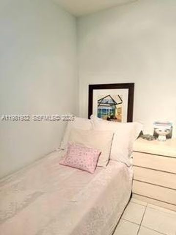 5005 Collins Ave 518, Miami Beach, FL 33140