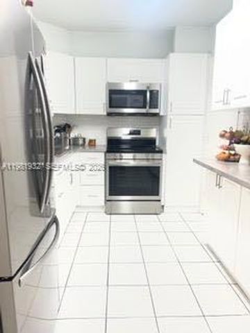 5005 Collins Ave 518, Miami Beach, FL 33140