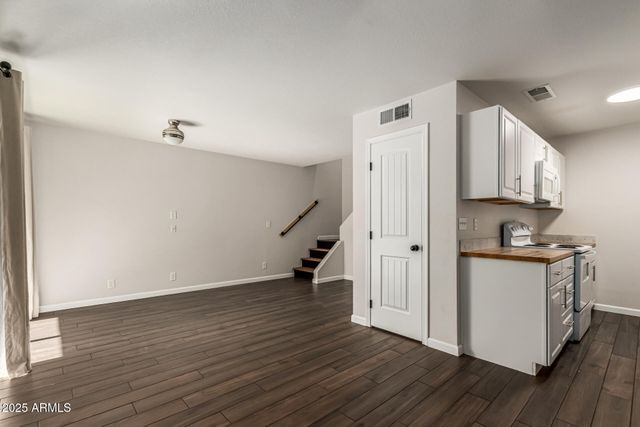 286 W PALOMINO Drive 75, Chandler, AZ 85225