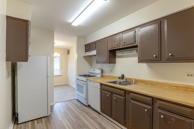 3100 Roberts Drive 5, Woodridge, IL 60517