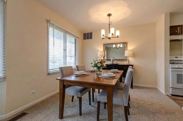 3100 Roberts Drive 5, Woodridge, IL 60517